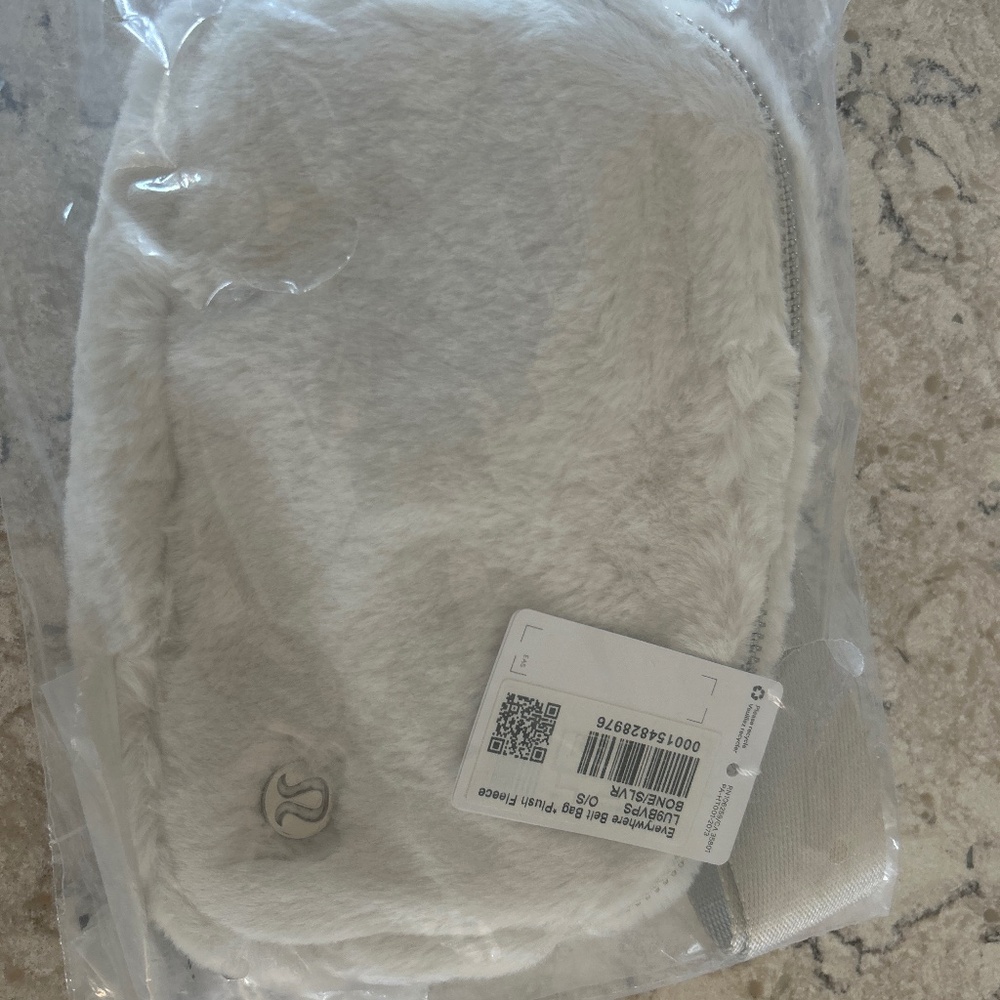 Lululemon Everywhere Belt Bag plush fleece bone and silver